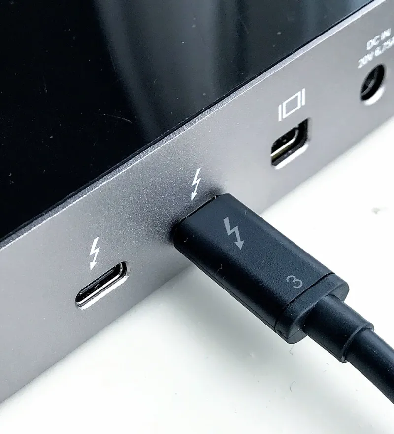 Thunderbolt 3 vs Thunderbolt 4: Stop Overpaying for Specs You Don't Actually Need